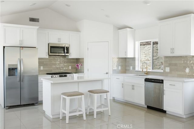 3086 Crystal Ridge Lane, Colton, CA 92324