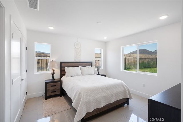 3086 Crystal Ridge Lane, Colton, CA 92324