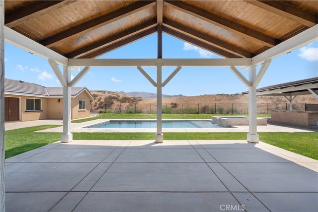 3086 Crystal Ridge Lane, Colton, CA 92324