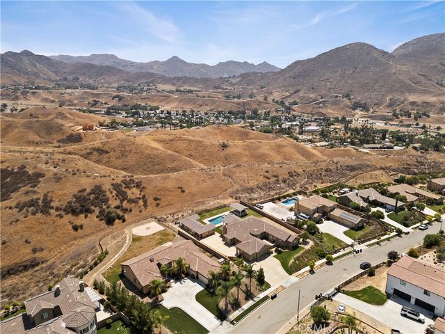3086 Crystal Ridge Lane, Colton, CA 92324