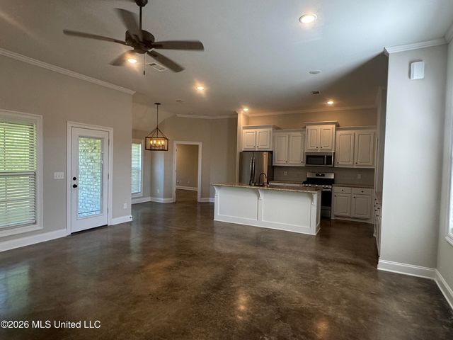 102 Rotherfield Place, Canton, MS 39046
