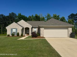 102 Rotherfield Place, Canton, MS 39046