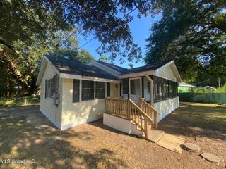 6908 Barnes Road, Moss Point, MS 39563
