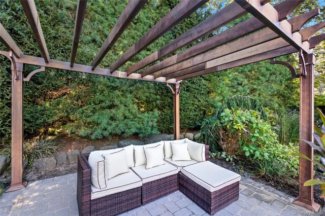 21 E Moriches Riverhead Road, East Moriches, NY 11940