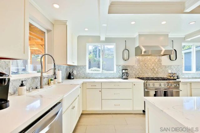 7904 Calle De La Plata, La Jolla, CA 92037