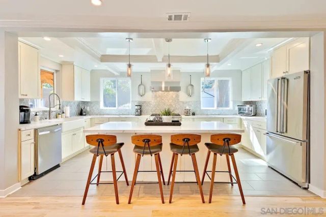 7904 Calle De La Plata, La Jolla, CA 92037