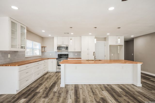 7030 Settlers Rdg, Leon Valley, TX 78238