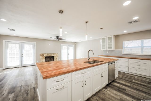 7030 Settlers Rdg, Leon Valley, TX 78238