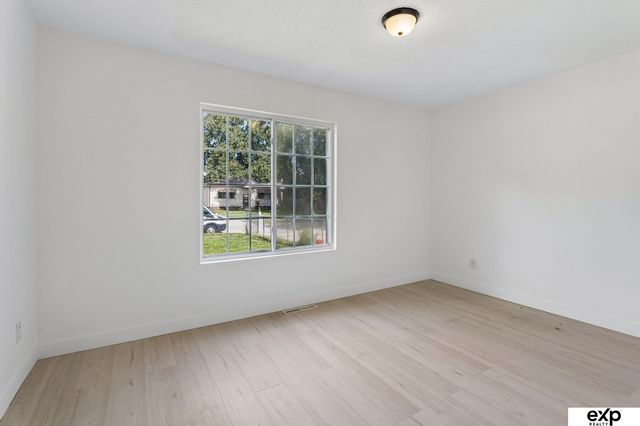 6609 A Street, Omaha, NE 68106