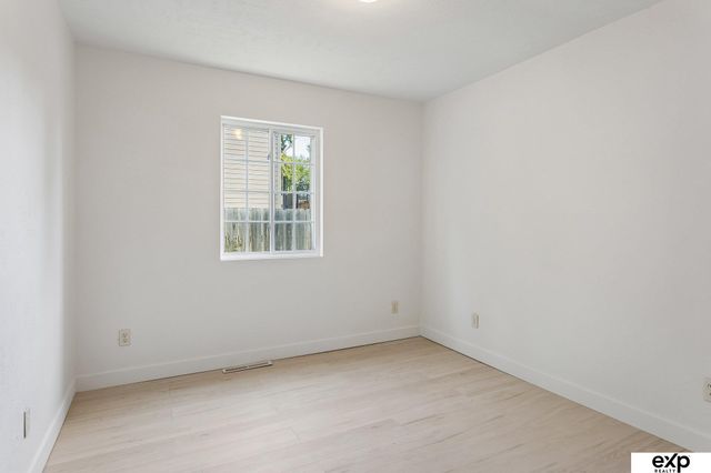6609 A Street, Omaha, NE 68106