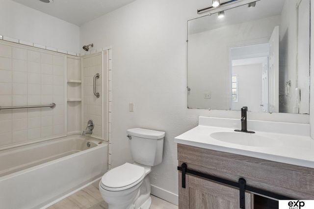 6609 A Street, Omaha, NE 68106