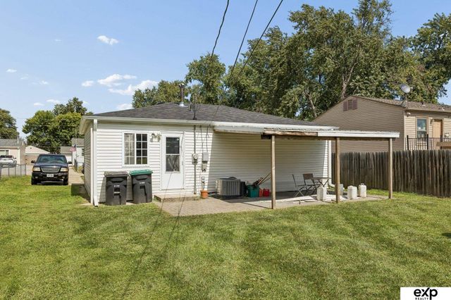 6609 A Street, Omaha, NE 68106