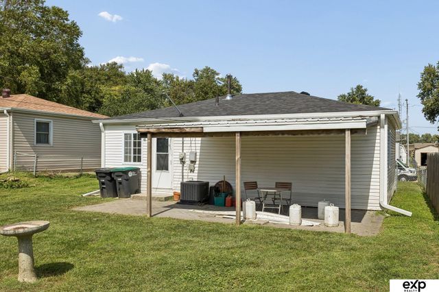 6609 A Street, Omaha, NE 68106