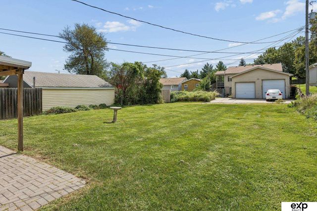 6609 A Street, Omaha, NE 68106
