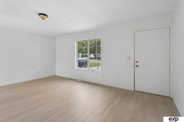 6609 A Street, Omaha, NE 68106
