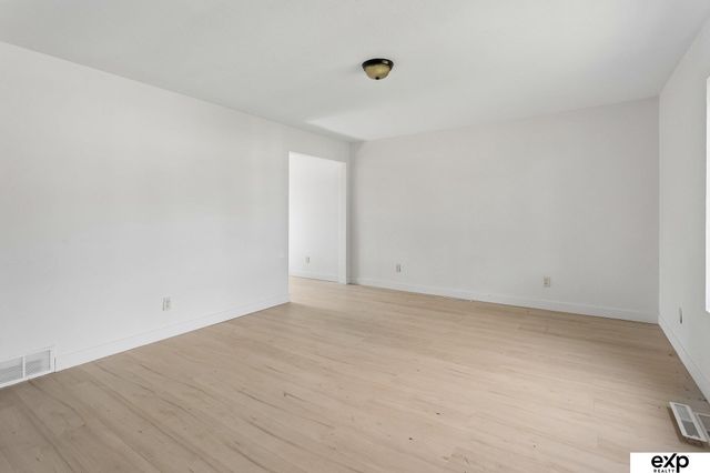 6609 A Street, Omaha, NE 68106