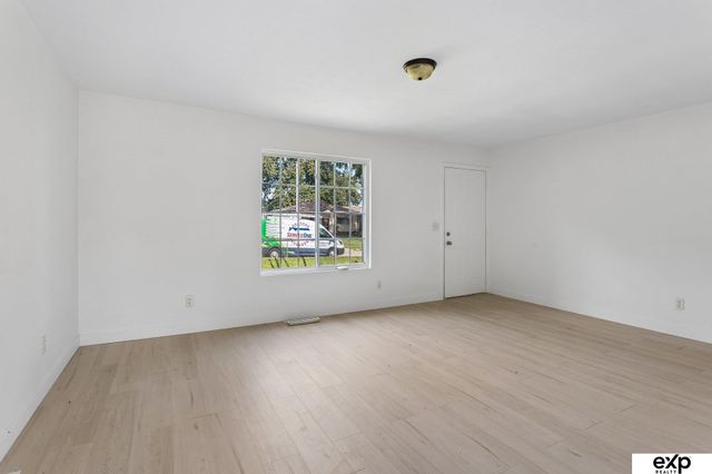 6609 A Street, Omaha, NE 68106