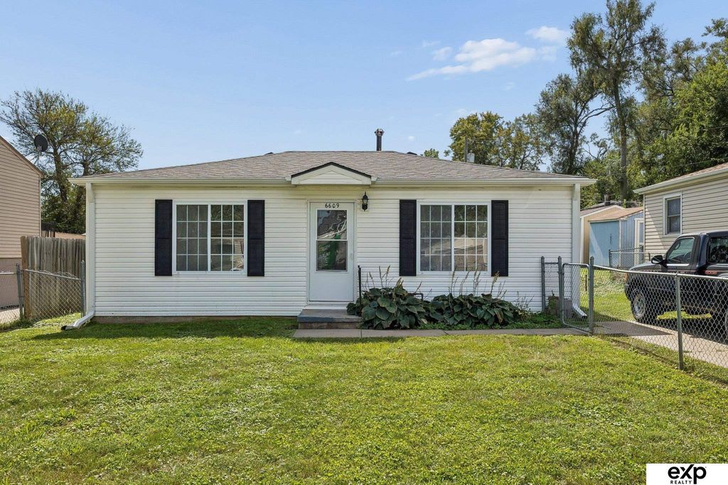 6609 A Street, Omaha, NE 68106