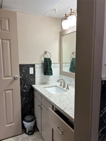 2120 El Paseo Street 1901, Houston, TX 77054