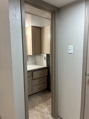 2120 El Paseo Street 1901, Houston, TX 77054