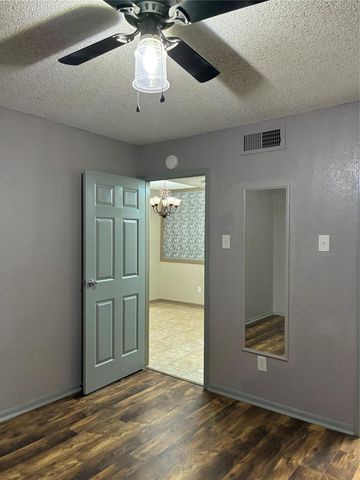 2120 El Paseo Street 1901, Houston, TX 77054