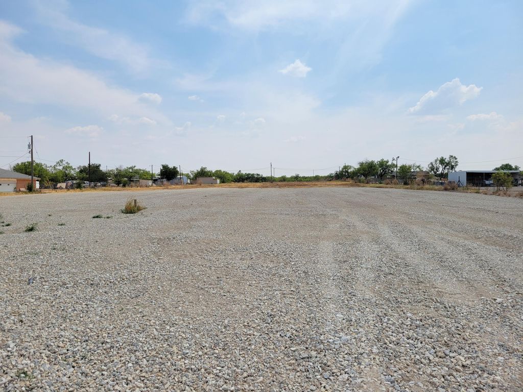 Image 3 of property listing at 4239 S Chadbourne Street, San Angelo, TX 76904