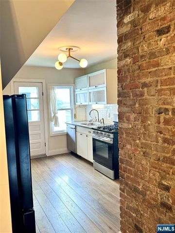21 Valley Place 3, Edgewater, NJ 07020