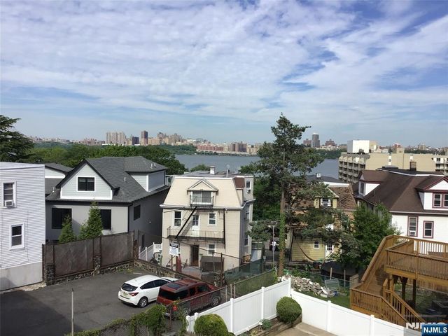 21 Valley Place 3, Edgewater, NJ 07020