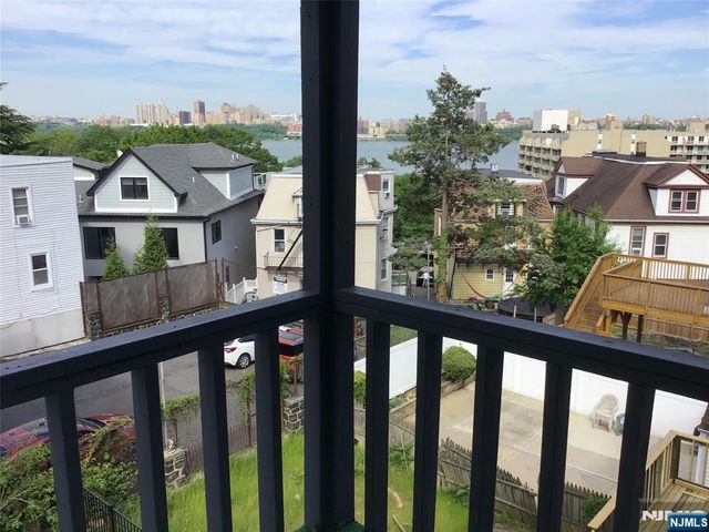 21 Valley Place 3, Edgewater, NJ 07020