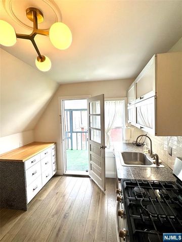 21 Valley Place 3, Edgewater, NJ 07020