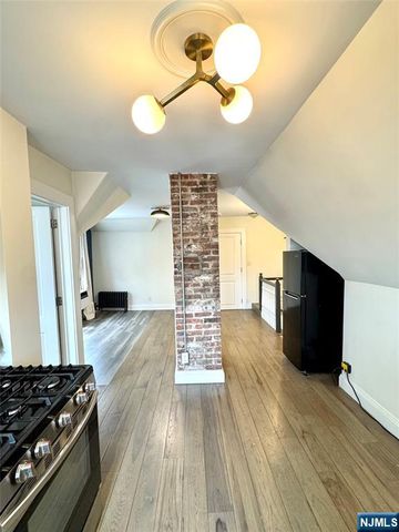 21 Valley Place 3, Edgewater, NJ 07020