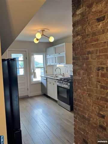 21 Valley Place 3, Edgewater, NJ 07020