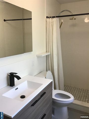 21 Valley Place 3, Edgewater, NJ 07020