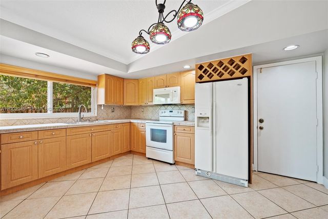 20001 NW 62nd Ct 20001, Hialeah, FL 33015