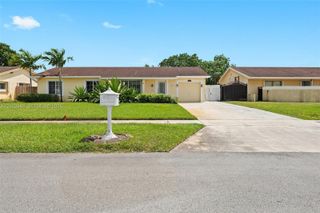 20001 NW 62nd Ct 20001, Hialeah, FL 33015