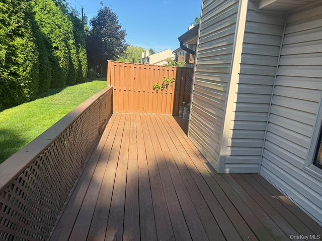31 Stanford Court, Wantagh, NY 11793