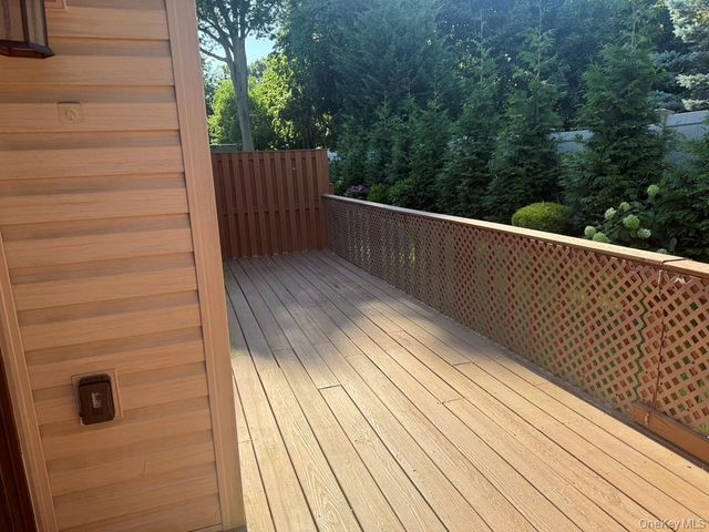31 Stanford Court, Wantagh, NY 11793