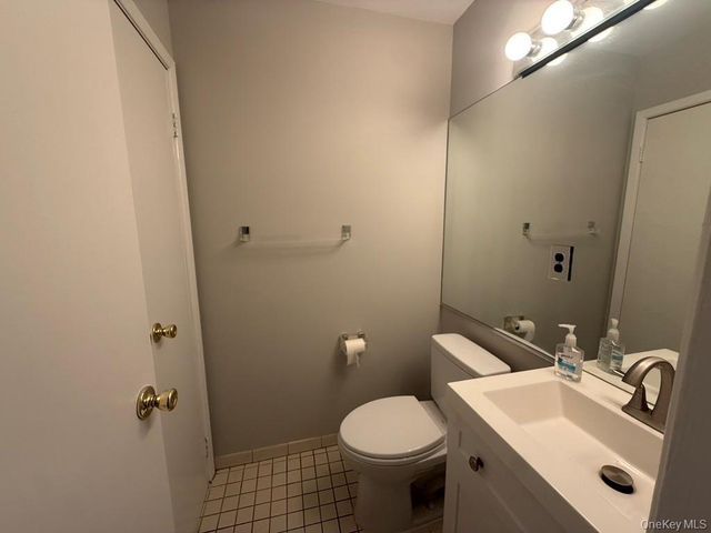 31 Stanford Court, Wantagh, NY 11793