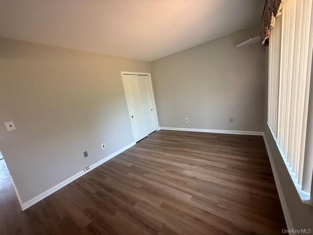 31 Stanford Court, Wantagh, NY 11793
