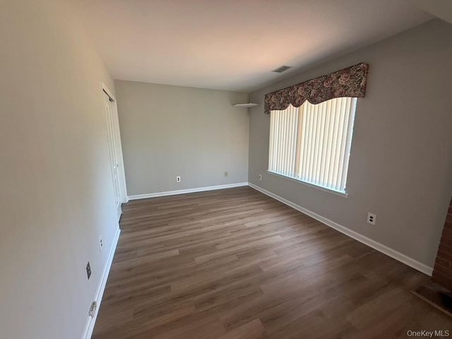 31 Stanford Court, Wantagh, NY 11793