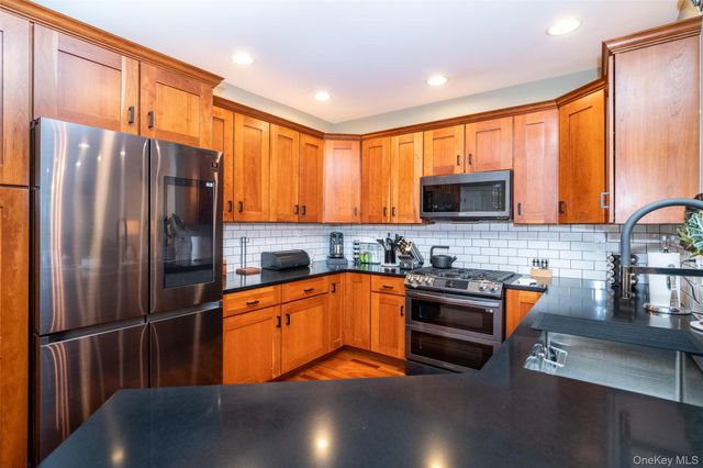 55 1st Street 108, Pelham, NY 10803