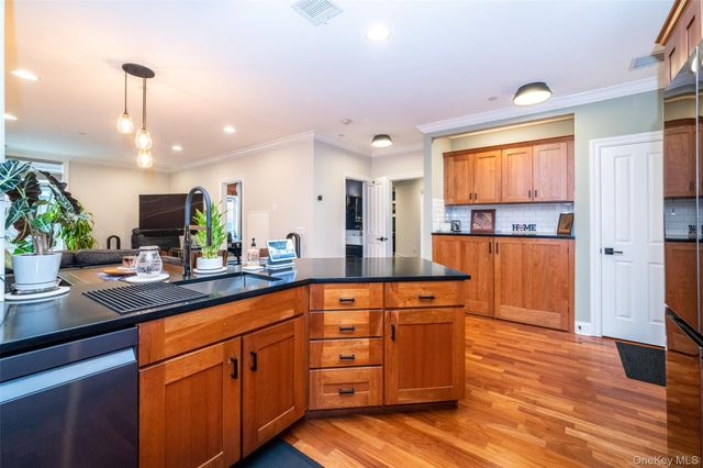 55 1st Street 108, Pelham, NY 10803