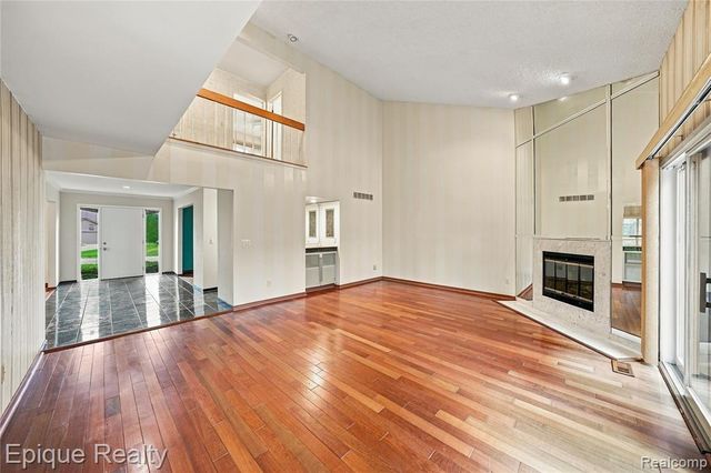 33033 Walnut Lane, Farmington Hills, MI 48334