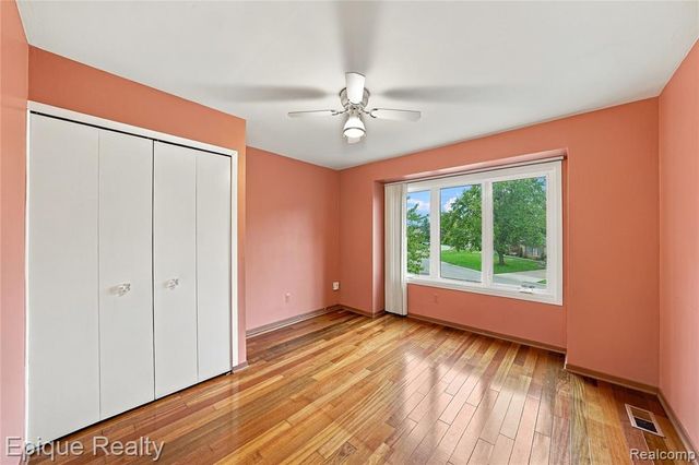 33033 Walnut Lane, Farmington Hills, MI 48334
