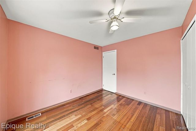 33033 Walnut Lane, Farmington Hills, MI 48334