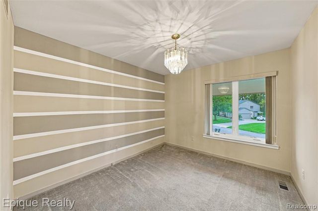 33033 Walnut Lane, Farmington Hills, MI 48334
