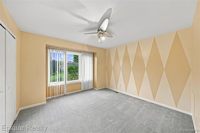 33033 Walnut Lane, Farmington Hills, MI 48334