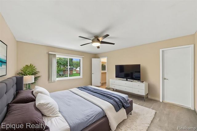 33033 Walnut Lane, Farmington Hills, MI 48334