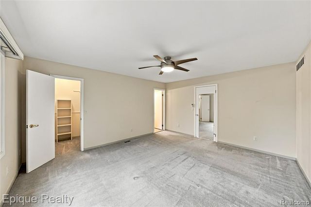 33033 Walnut Lane, Farmington Hills, MI 48334