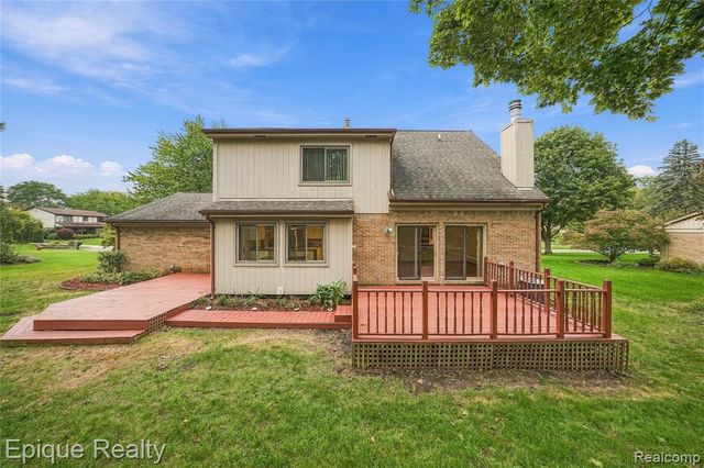 33033 Walnut Lane, Farmington Hills, MI 48334